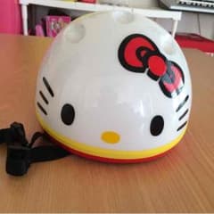 キティちゃんの自転車用ヘルメットのサムネイル