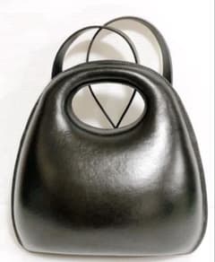 【美品】LEMAIRE women エッグ バッグ ブラック amomento 美品】LEMAIRE women エッグ バッグ ブラック amomento - メルカリ