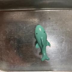 磁石くっつくピアス　サメ　片耳のサムネイル