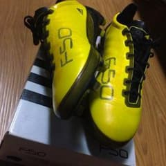 アディダスサッカースパイクのサムネイル