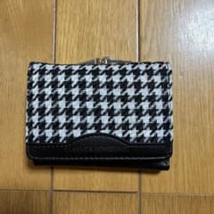 三つ折り財布のサムネイル