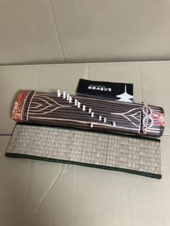 ⭐️9月セール⭐️ 【極美品】ミニ琴 13弦 和楽器　誰でも弾けるお琴　インテリア ミニ琴 和楽器 13弦 弦楽器 短琴 約42cm インテリア ミニお琴 - メルカリ