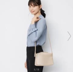 【メルカリ最安値！】♡ライト&ソフトレザータッチショルダーバッグ♡のサムネイル
