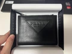 プラダ 二つ折り財布 グレーストライアングル エンボスレザー 1ML050のサムネイル