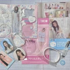 〖値下げ可能❗️〗【ILLIT アイリット】 ユナ 9点セットのサムネイル