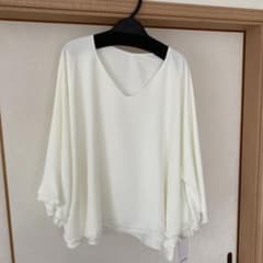 新品　Jenne  ジェンヌ　Vネックフラワーメローケープのサムネイル