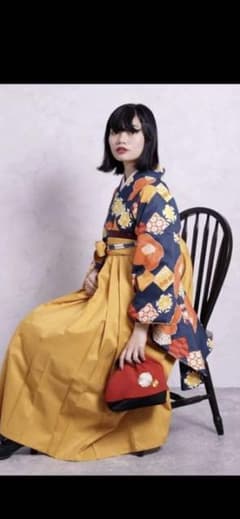 女の子　袴　小学校卒業式のサムネイル