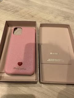 箱付き✨ミュウミュウ  iPhone11ケース マドラス レザー ハート ロゴのサムネイル