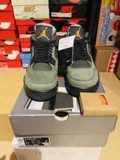 UNDEFEATED Nike Air Jordan 4 Retroのサムネイル