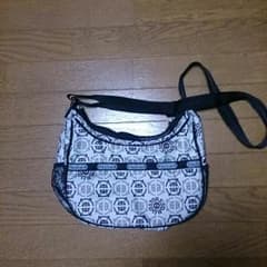 Homira006様専用☺ ドラッグストアーズ ノベルティのショルダーバッグのサムネイル