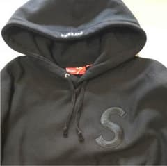 シュプリーム  Sロゴ パーカー！！のサムネイル