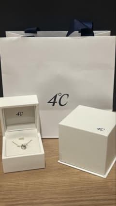 4℃ ネックレス シルバーカラー ストーン付き 箱・紙袋付のサムネイル