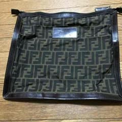 【さらに値下げしました〜♫】フェンディ♡ポーチのサムネイル