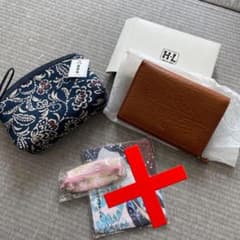 二つ折り財布とポーチ＆おまけのサムネイル