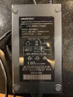 MEGETAC MGT4804A リチウムイオンバッテリーチャージャーのサムネイル