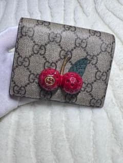 GUCCI GGスプリーム チェリー 二つ折り財布 - メルカリ