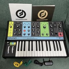 Moog Grandmother セミモジュラーアナログシンセサイザー - メルカリ