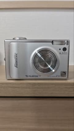 【美品】【動作確認済】Fujifilm FinePix F10 シルバーのサムネイル