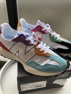 ニューバランススニーカーのサムネイル