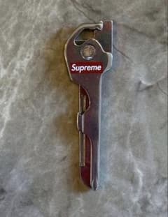 新品 Supreme Swiss Tech UTILI KEY SS14 ナイフ - メルカリ