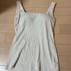 GU アイボリー カップ付きタンクトップ Sのサムネイル