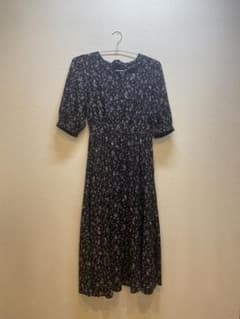 ハニーズ　黒 花柄 ロングワンピース 半袖のサムネイル
