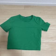 美品　ZARA ショート丈トップス　グリーンのサムネイル