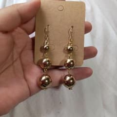 ゴールドボール3連ピアス／イヤリングのサムネイル