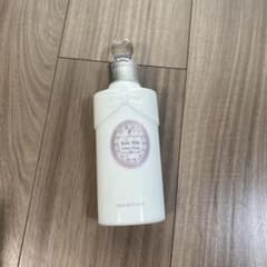 新品未使用JILLSTUART ホワイトフローラル ボディミルク 250mlのサムネイル