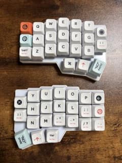 【中古品】corne v4 cherry 完成品　刻印あり　白キーキャップ 中古品】corne v4 cherry 完成品 刻印あり 白キーキャップ - メルカリ