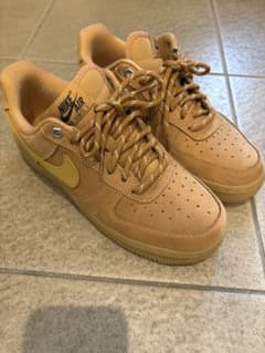 Nike Air Force 1 ベージュ スニーカーのサムネイル