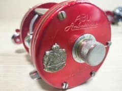 アブガルシア アンバサダー5000 ビンテージ リール abu レッド - メルカリ