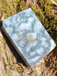 翡翠原石　糸魚川産　圧搾翡翠　jadeite ヒスイのサムネイル