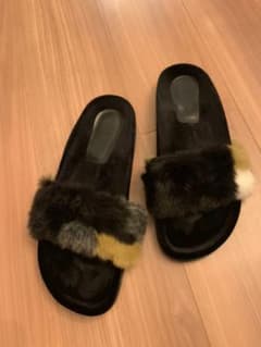 【22日まで、最終値下げ】大人気！ZARA ファーサンダルのサムネイル