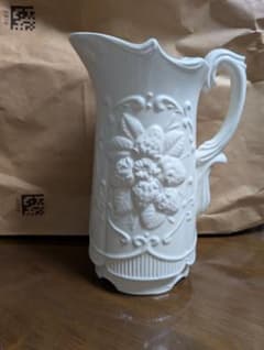 陶器製 ピッチャー 花瓶 ホワイト ストロベリーレリーフのサムネイル