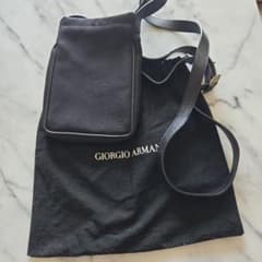 値下　Giorgio Armani ブラック スマホショルダーバッグのサムネイル