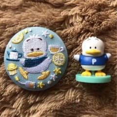 サンリオ　ペックル 刺繍缶バッジ &チョコエッグ　２点セットのサムネイル