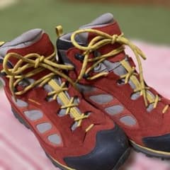 mont-bell 登山靴 レッド ハイカット　27センチのサムネイル
