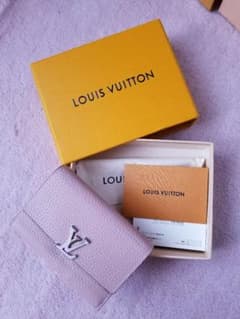 さくらんぼ様専用　LOUIS VUITTON　カプシーヌコンパクトのサムネイル