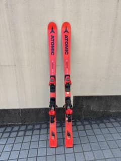 ATOMIC REDSTER J9 RS スキー　140㌢ ATOMIC REDSTER J9 RS スキー板 140cm (ストック付) - メルカリ