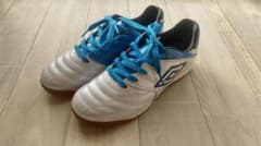 umbro フットサルシューズ ジュニア 22cmのサムネイル