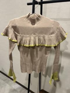 AZUL BY MOUSSY ベージュ×ライムグリーン フリルリブニット 長袖のサムネイル