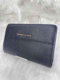 CHARLES & KEITH 二つ折り財布のサムネイル