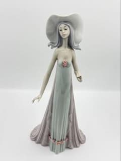 リヤドロ フィギュリン Dama Biarritz ビアリッツの貴婦人　1431 リヤドロ フィギュリン Dama Biarritz ビアリッツの貴婦人 1431 - メルカリ