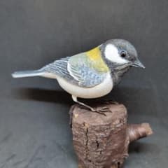 シジュウカラ　バードカービング 　　　　　　木彫りの野鳥　野鳥彫刻 シジュウカラ 木彫りの野鳥 バードカービング 野鳥彫刻 - メルカリ