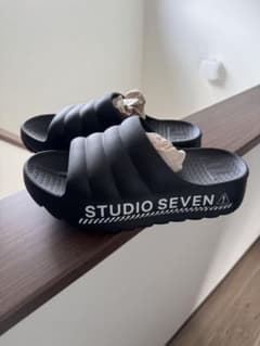 【激レア】STUDIO SEVEN ブラック サンダル 激レア】STUDIO SEVEN ブラック サンダル - メルカリ