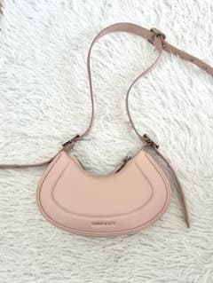 CHARLES & KEITH ピンク ショルダーバッグのサムネイル