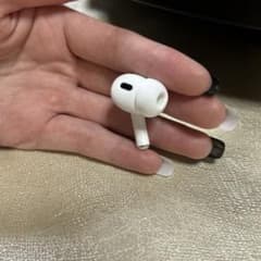 エアーポッツプロ左耳のサムネイル