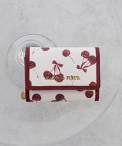 Maison de FLEUR 二つ折り財布 チェリー柄のサムネイル