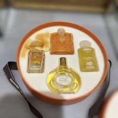HERMES エルメス ミニ香水 4点 セット 丸箱 リボン付のサムネイル